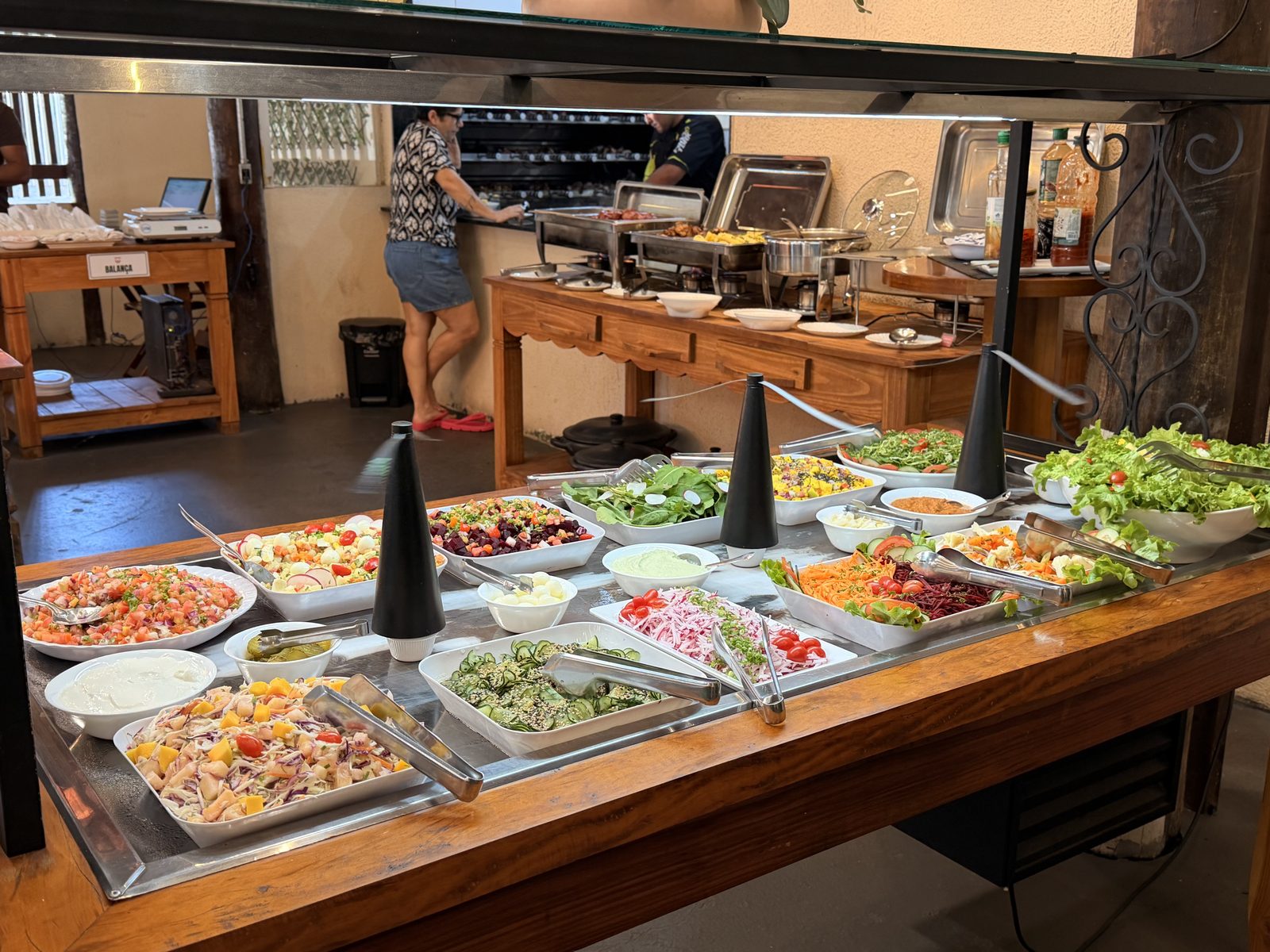 Buffet de saladas frescas
